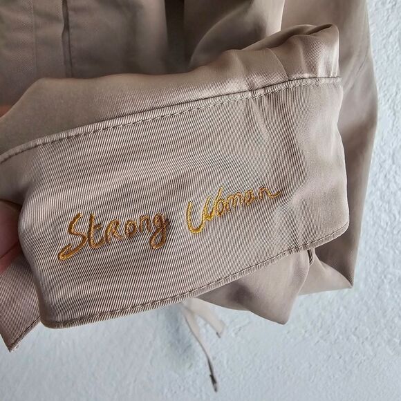 Jordan Paris Collective Twill Crop Jacket 'Strong Woman' XS Kakhi Tan DV1381-250 - Picture 4 of 16